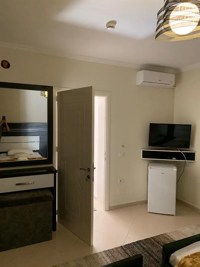 Bed & Breakfast Vila Leo Lux Korça