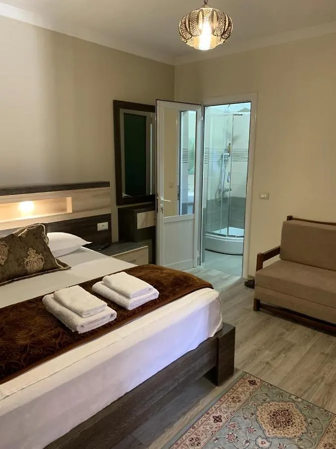 Bed & Breakfast Vila Leo Lux Korça