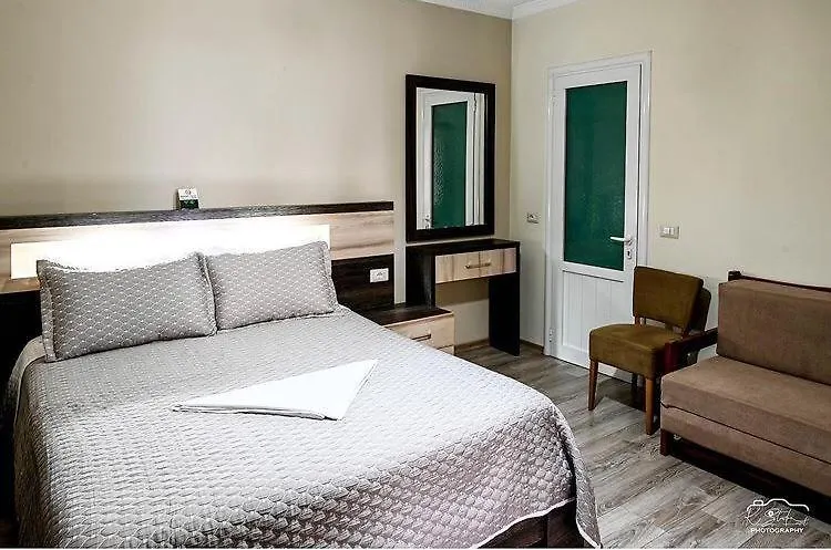 Vila Leo Lux Korça Bed & Breakfast