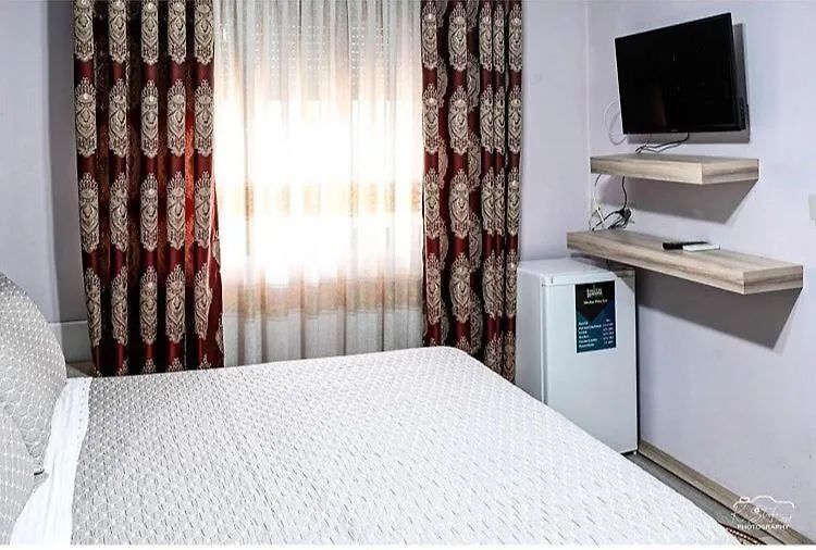 Vila Leo Lux Korça Albanien