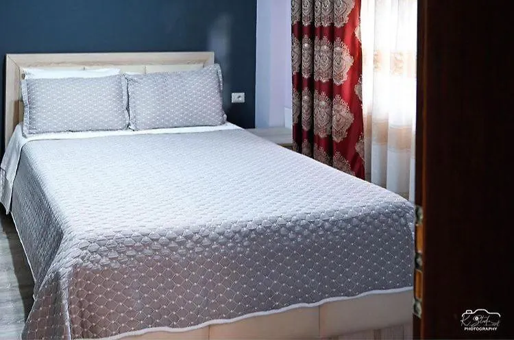 Vila Leo Lux Korça Bed & Breakfast