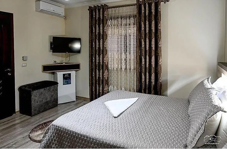 Vila Leo Lux Korça