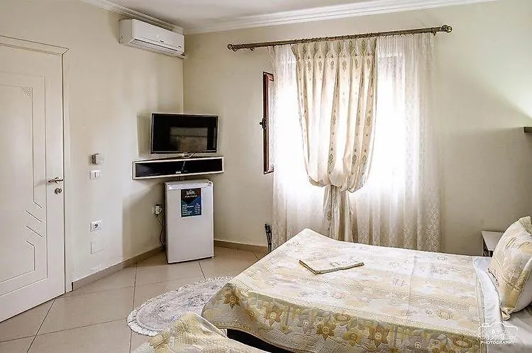 Vila Leo Lux Korça Bed & Breakfast